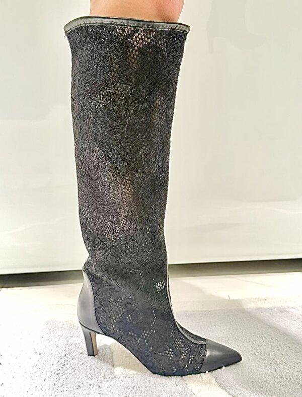 Kozaki Lace Noir Elegance